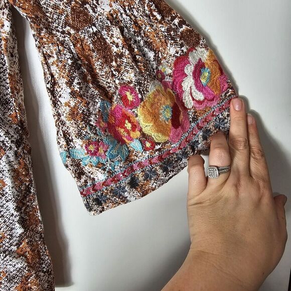 Savanna Jane Snake Print Embroidered Blouse Bell Sleeves Women's Size Small - Picture 7 of 8